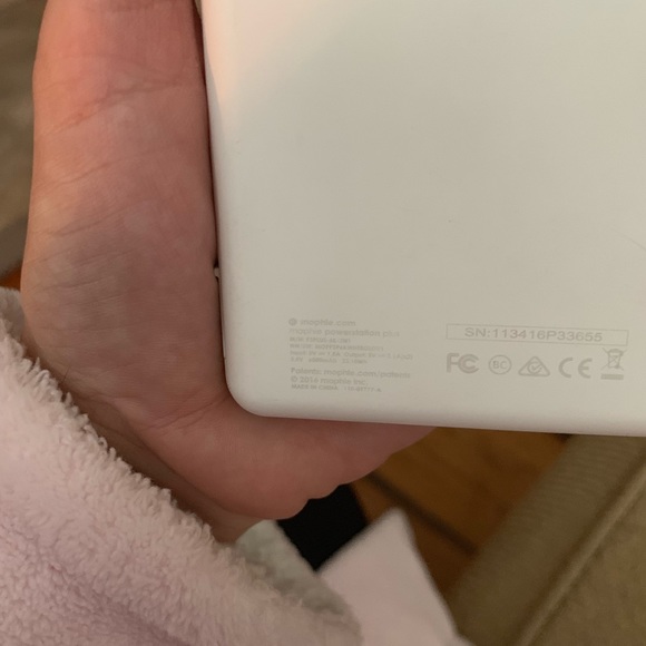 Mophie Portable Charging Bank - Picture 4 of 4